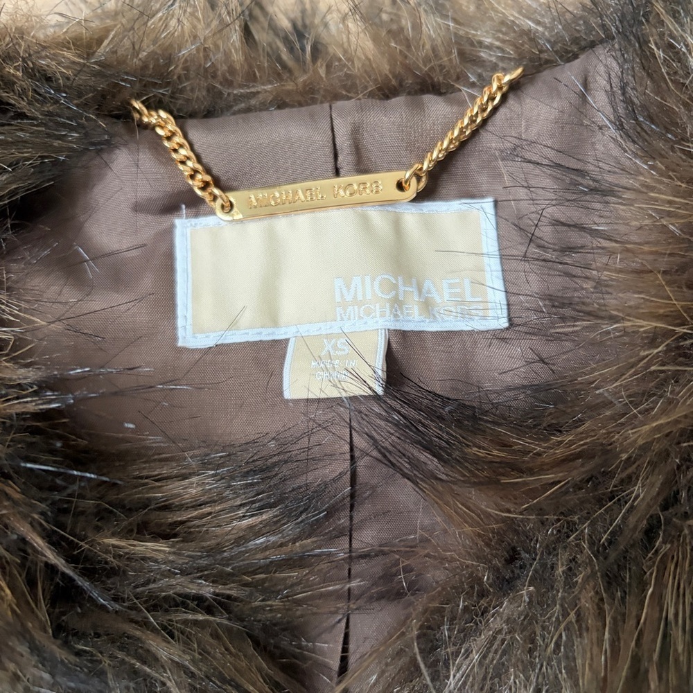 Michael Kors Faux Fur Vest Women’s XS Brown Buckle-Front Sleeveless Winter Vest - Picture 5 of 5